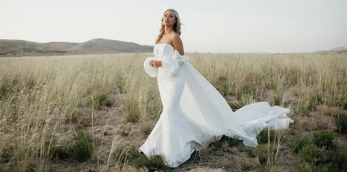 Short fitted wedding dress