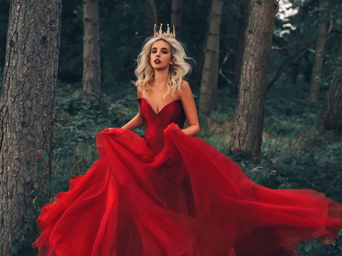 Red simple wedding dress