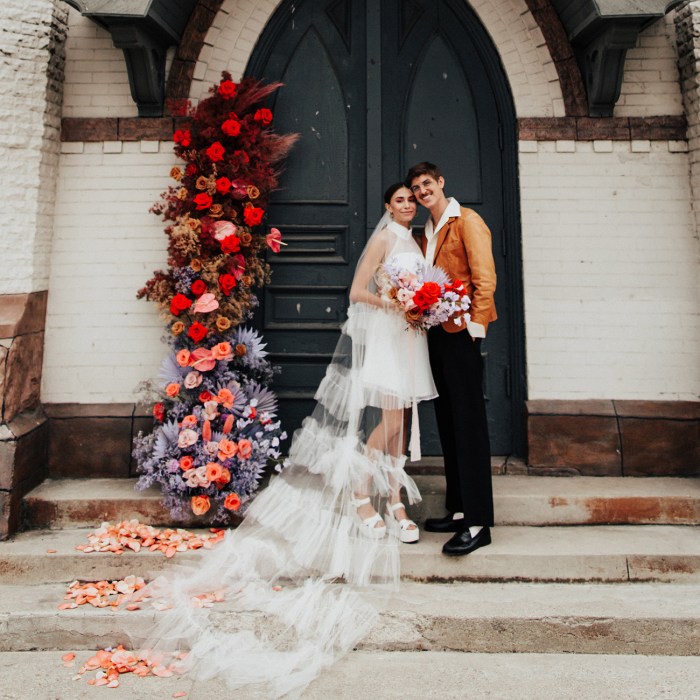 Short wedding dress long veil